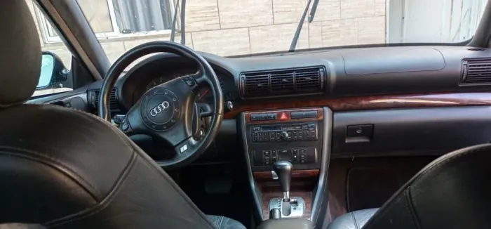 Audi A4 2.4 30V Tip./multitronic 2001