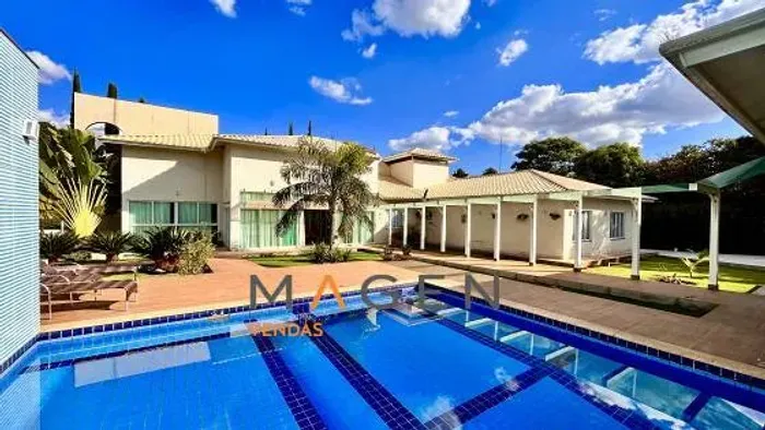 Fazenda/Sítio/Chácara para venda com 1000 metros quadrados com 8 quartos