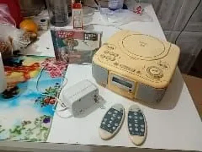 Rádio toca cd antigo i-vee