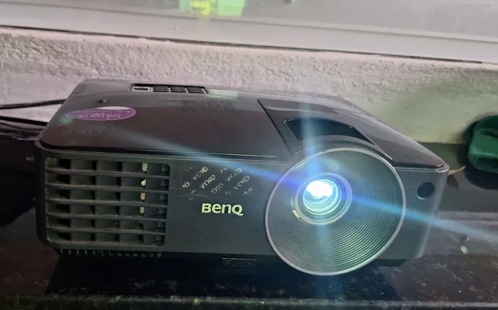 Projetor BenQ MS502 DLP para manutenção ou retirada de peças
