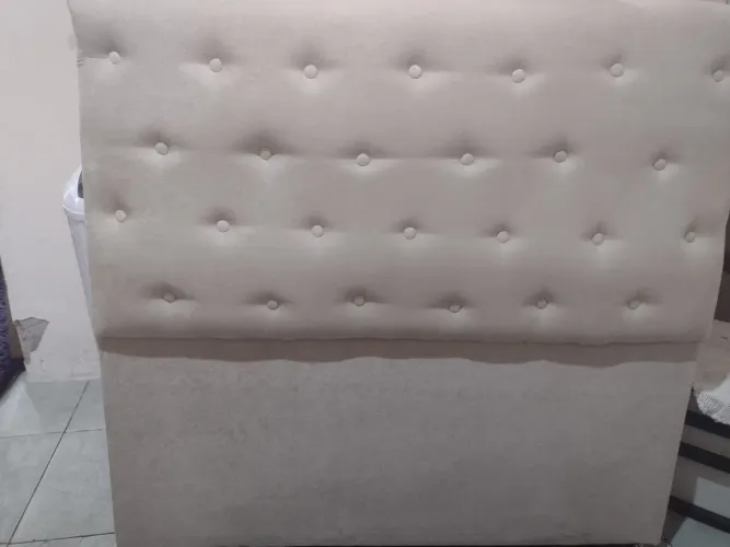 Cabeceira 3 meses de uso cor creme 200 reais