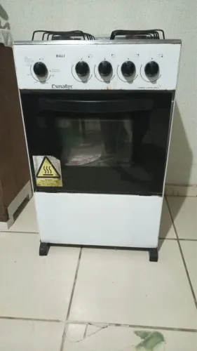 Fogão 1 ano de uso está funcionando tudo normal!! Retirada em rio largo