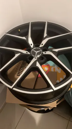 Vendo aro 20 amg mercerdes com pneu meia vida 