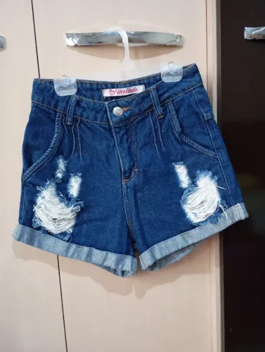 Shorts jeans azul marinho destroyed
