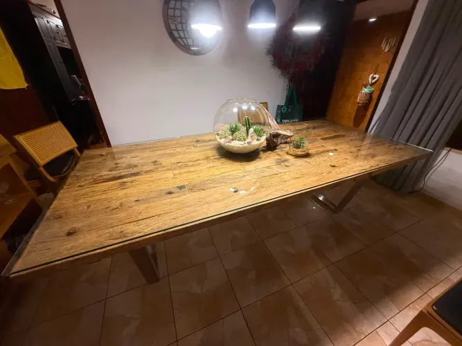 Mesa Rústica com Base Inox e Vidro