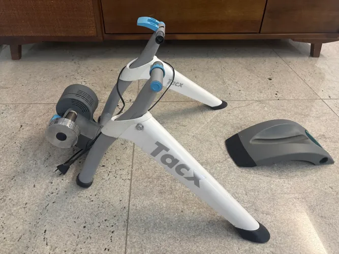 Rolo de Treino Inteligente Tacx Flow Smart T2240
