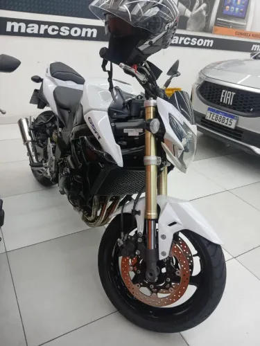Suzuki gsr 750