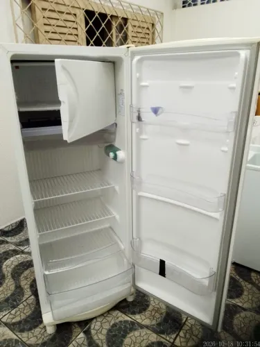 Geladeira Consul 300 litros com degelo seco