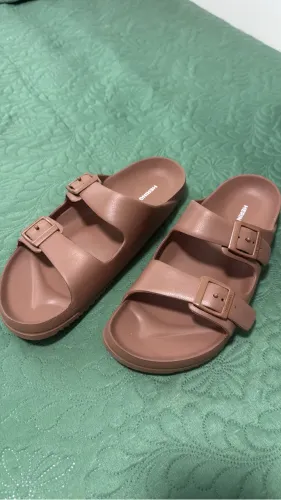 Chinelo Hering