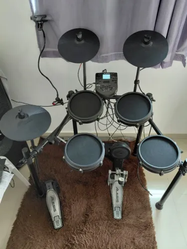 Bateria eletrônica alesis nitro 
