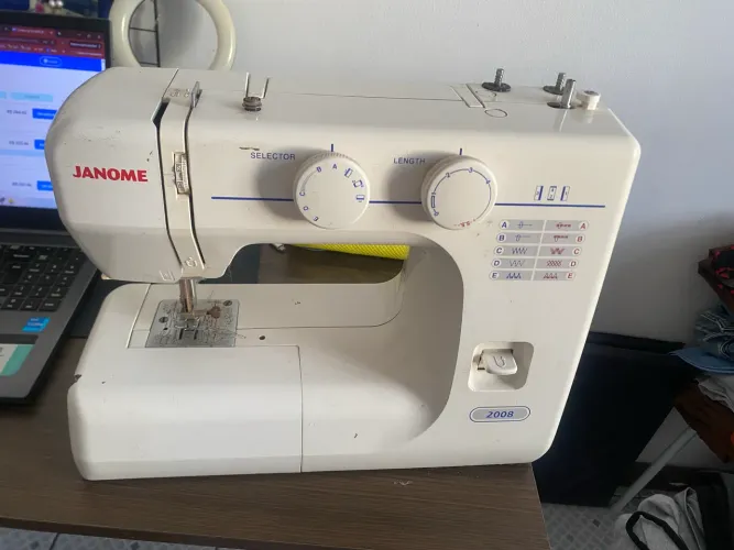 Máquina de Costura Doméstica Reta Janome 2008s 110V