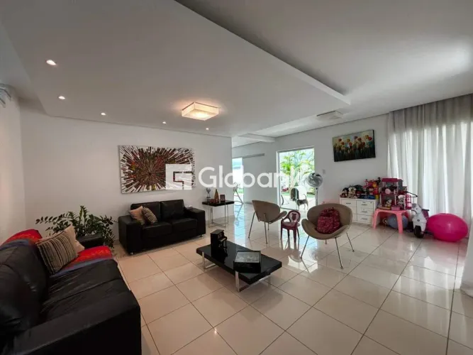 Casa em condominio com 3 quartos, sendo 1 suite, 2 salas, 2 vagas de garagem com 180m² no 