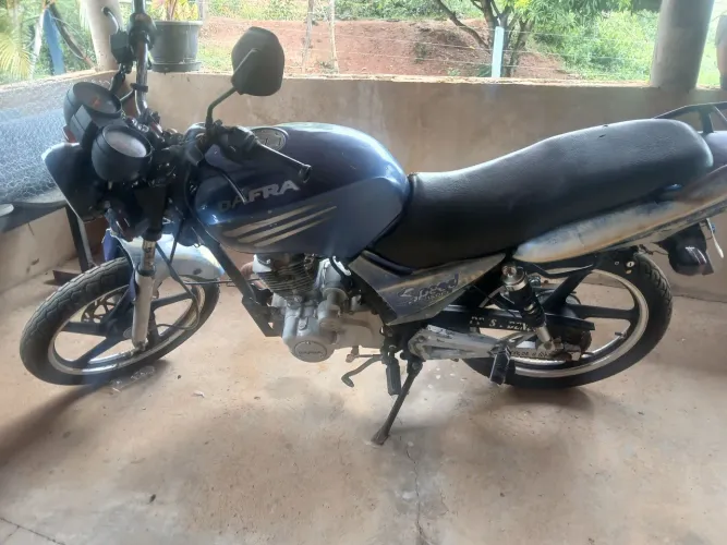 Dafra spedy,motor novo ,pneus novos a única coisa pra fazer e troca o paralama dianteiro 