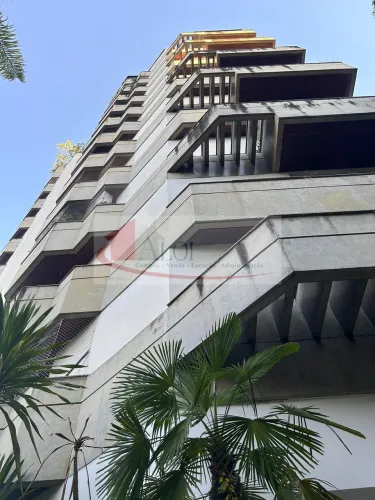 Condomínio em rua tranquila e arborizada predio com dez andares um apto por andar oportuni