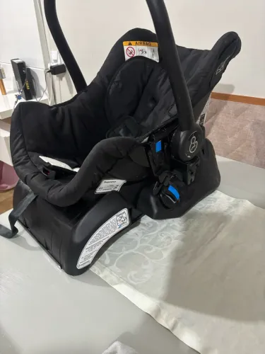 Carrinho de bebê + bebê conforto