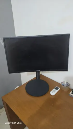 Monitor Samsung curvo, 24 polegadas