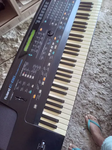 Teclado roland E86