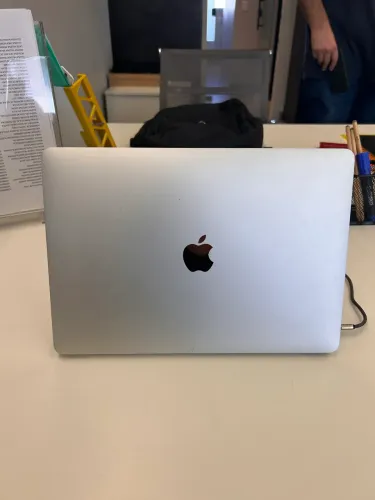 MacBook Pro 2019 128gb 8gb ram