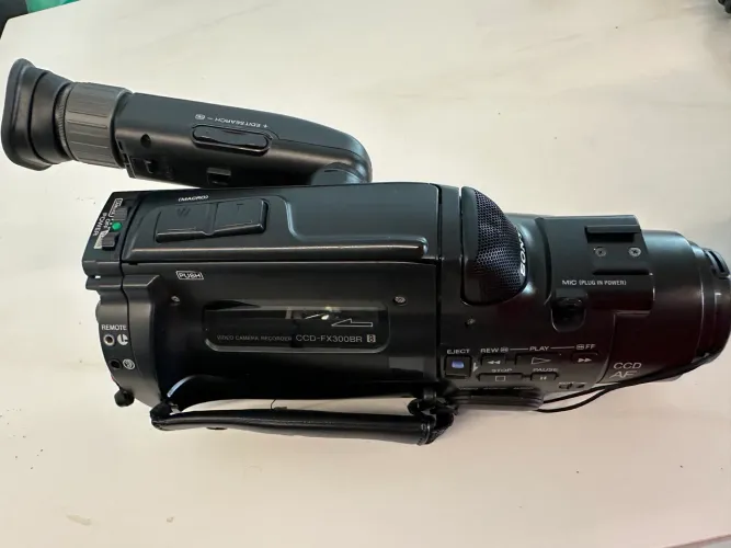 Filmadora Sony Handycam CCD-FX300BR Video 8 - Kit Completo com Case e Acessórios