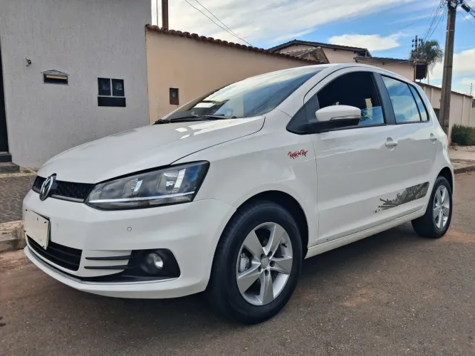 Volkswagen Fox Rock IN RIO 1.6 MI Total Flex 8V 5P 2016