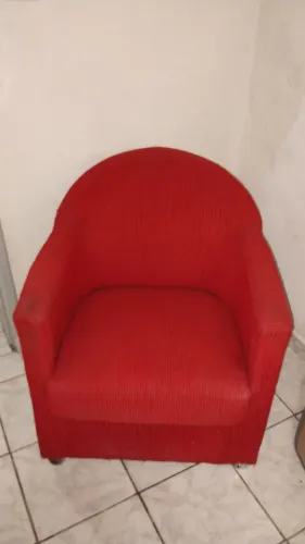Poltrona vermelho usado conservado