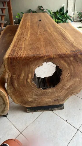 Mesa de madeira maciça