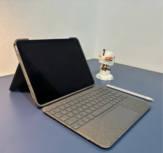 iPad Air M1 (Combo Apple/Logitech)