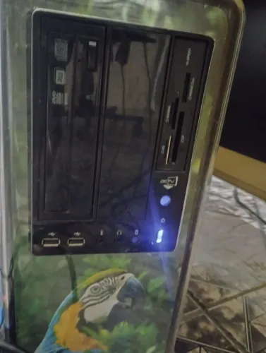 PC Desktop completo , monitor teclado, mouse, cx de som e antena para wi fi