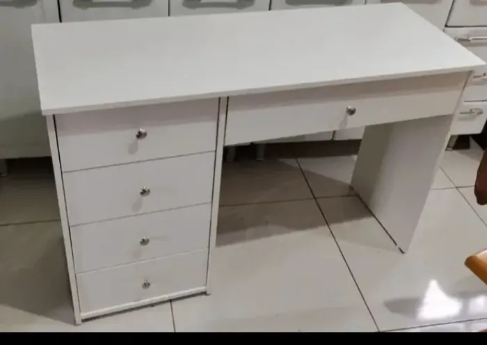 MESA PENTEADEIRA/ MULTIUSO MDF NOVO 