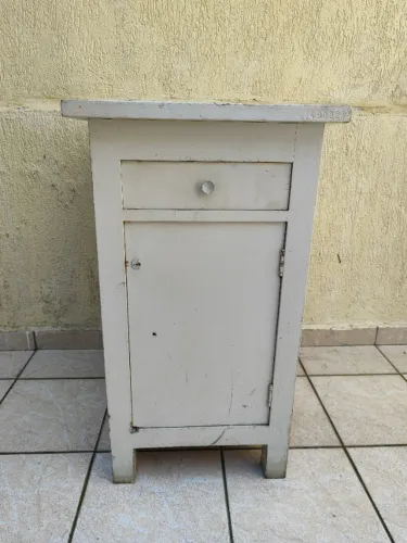 Armário / Bancada Auxiliar de Madeira Pequena de Oficina Compacto