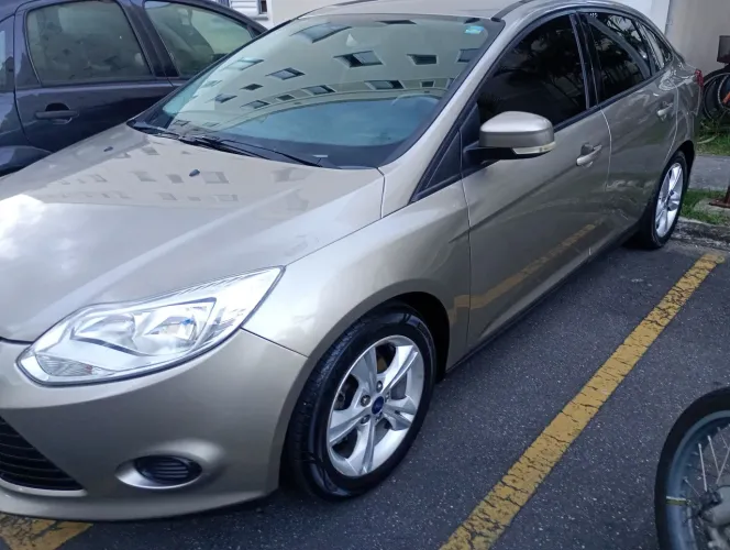 Ford Focus Sedan 1.6 16V Flex 4P Aut. 2014