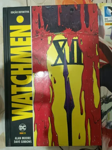 Watchmen, Reino do amanhã e Batman cavaleiro das trevas (todas edição definitiva)