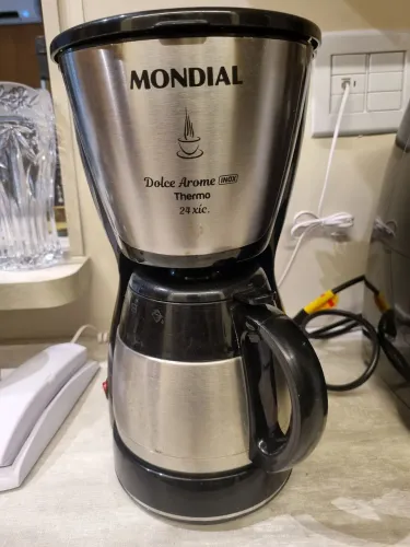  Cafeteira elétrica de inox - 220V