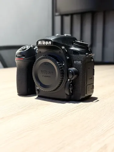 CÂMERA NIKON DSLR D7500
