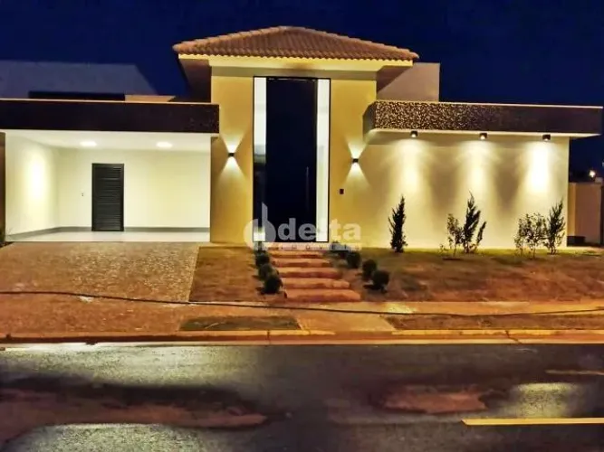 Casa no condomínio Alphaville 1 disponível para locação e venda em Uberlândia-MG