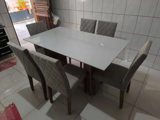 Mesa de jantar com 6 cadeiras novas