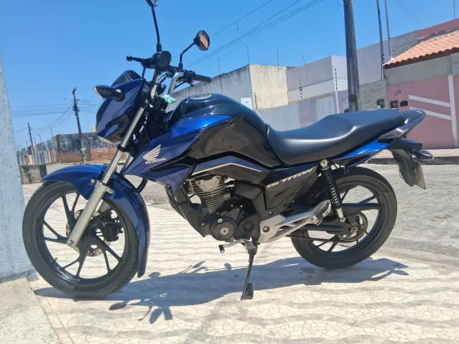Apenas venda . Veículo quitado toda certinho no meu nome , pneus zeros , bateria zera .