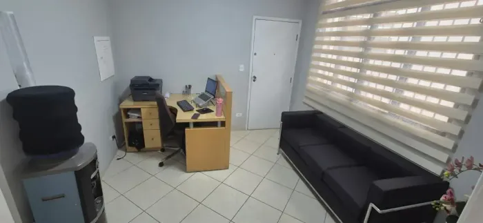 Conjunto Comercial com 2 amplas salas MOBILIADAS COM AR CONDICIONADO, banheiro privativo