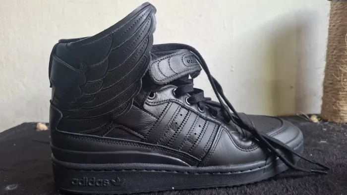 Tênis jeremy scott black wing 4.0