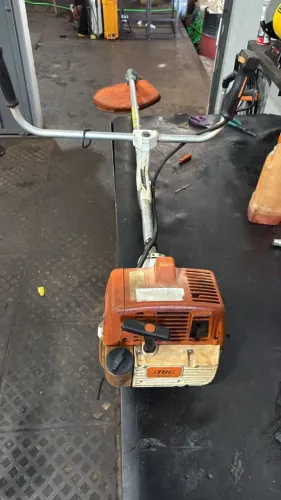 Roçadeira Stihl FS 220 Revisada | Motor Novo | Pronta para Uso