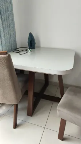 Mesa de jantar com tampo vidro com 2 cadeiras