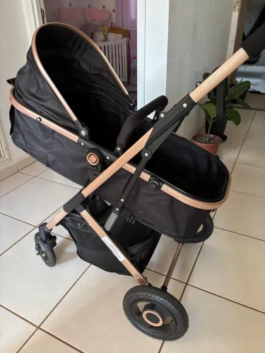 Carrinho de bebê novo