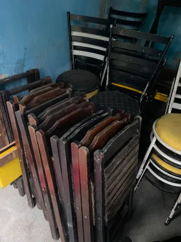 Mesas e cadeiras
