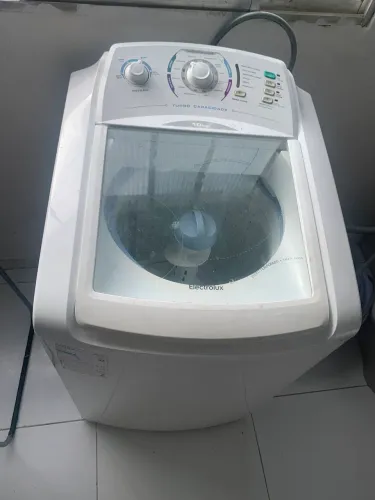 Vende-se máquina de lavar pra retirada de peças 