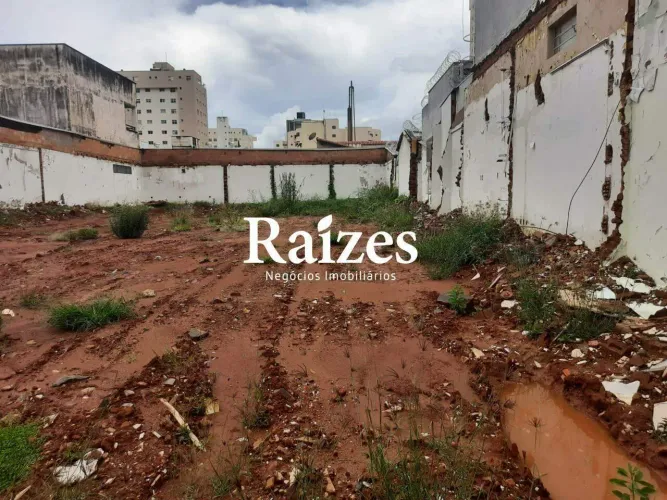 Terreno à venda no Bairro Martins em Uberlândia com 595 m² para finalidade Residencial e C