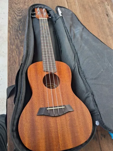 Ukulele Tagima 23k