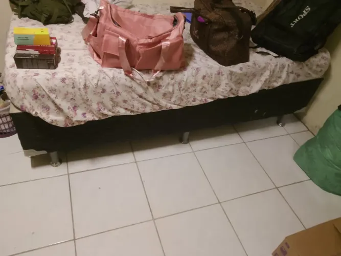 Vende se cama de solteiro em boas condições de uso