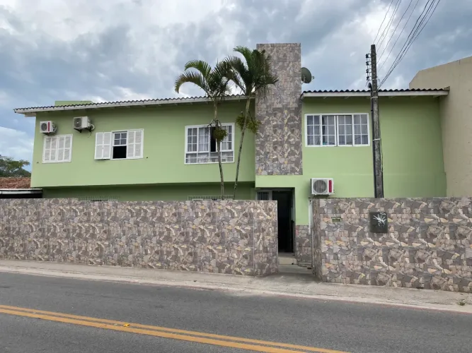 Sobrado para venda com 200 metros quadrados com 4 quartos em Campeche - Florianópolis - SC