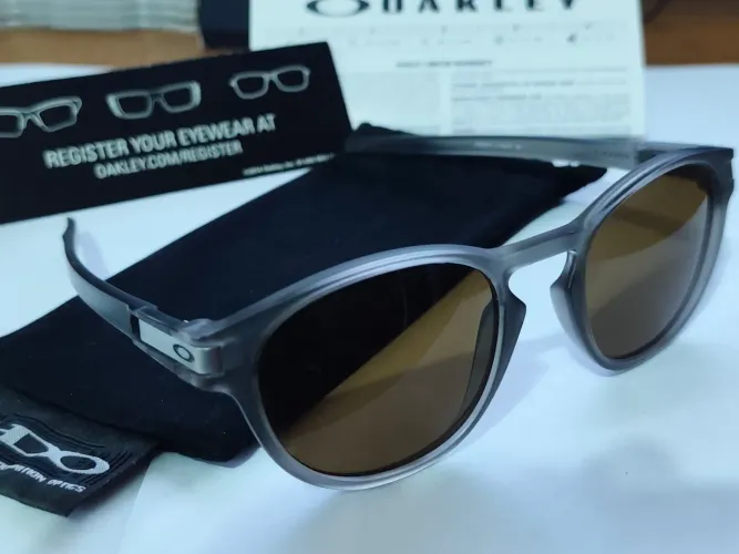 Oakley latch matte Grey original novinho
