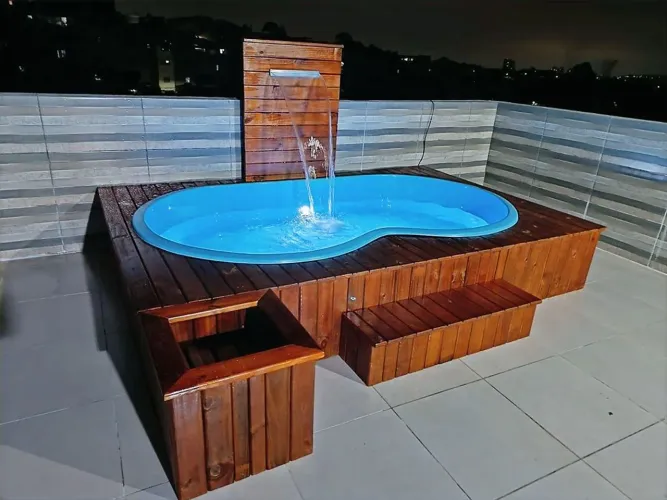 Veno Piscina com Deck novo montado. (Até 18x)
